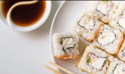 Día del Sushi: Chilenos lo prefieren sobre la hamburguesa y ya tiene su propia receta