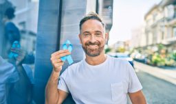 Seis chilenos mueren al día por cáncer de próstata: Junio es el mes de la concientización sobre esta enfermedad