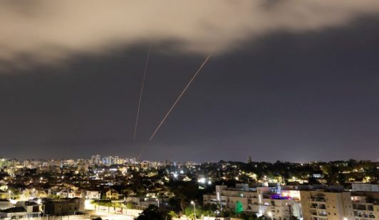 Medios aseguran que Irán habría lanzado misiles hipersónicos contra Israel