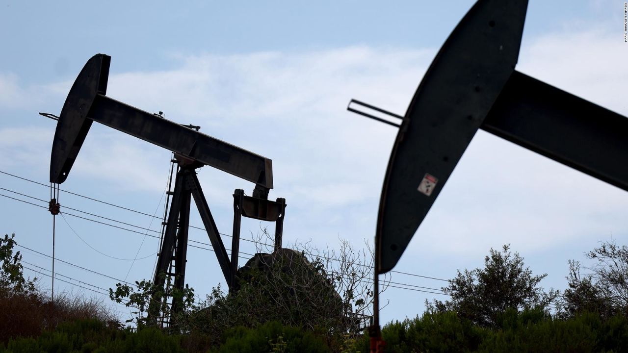 Los precios del petróleo caen en picada tras la noticia del alto al fuego entre Irán e Israel