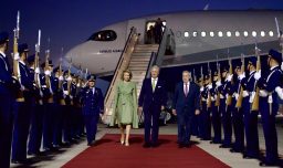 Estaban varados en Antofagasta: Reyes de Bélgica finalmente pueden regresar a Bruselas tras reparación de falla en su avión