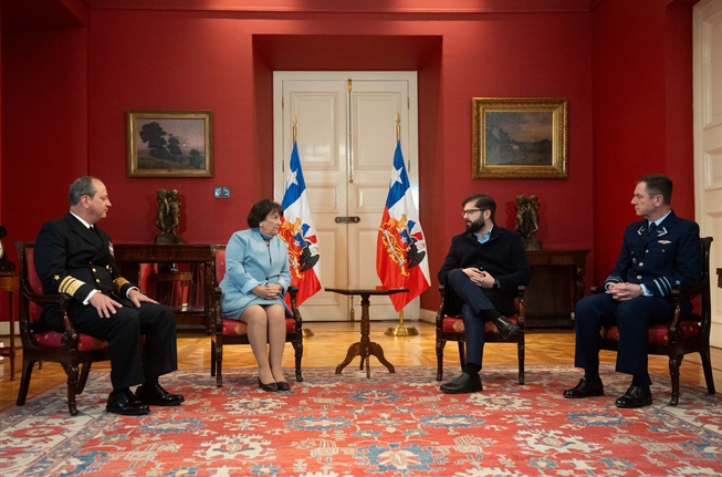 Presidente Boric designa al General de Aviación Leonardo Romanini como nuevo jefe del Estado Mayor Conjunto: ¿Quién es?/Presidencia