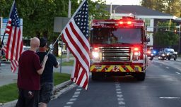 Tiroteo en Estados Unidos: Matan a dos bomberos en una emboscada mientras luchaban contra un incendio