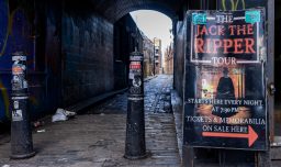 ¿Historia, entretenimiento o morbo? El turismo oscuro de Jack el Destripador divide opiniones en Londres