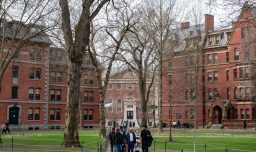 Departamento de Estado de EE.UU. ordena a embajadas que reanuden tramitación de visas para estudiantes de Harvard