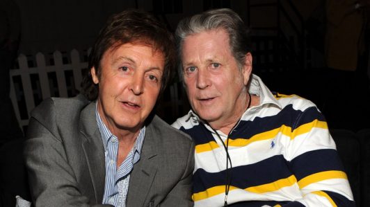"Un genio musical y revolucionario": Paul McCartney, Bob Dylan y Elton John dedican emotivos homenajes a Brian Wilson tras su muerte