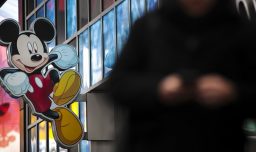 Hollywood le declara la guerra a la IA: Disney y Universal demandan a Midjourney por lucrar con sus personajes