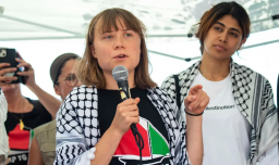 La activista climática Greta Thunberg se une a la tripulación de un barco de ayuda que navega hacia Gaza