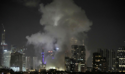 El momento en que un misil iraní impacta en el centro de Tel Aviv, Israel
