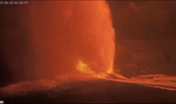 ¡Impresionante!: Captan al volcán Kilauea lanzando lava a 300 metros de altura en Hawái