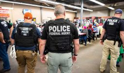 Chileno en Estados Unidos denuncia que fue emboscado por policías de inmigración mientras salía de tribunal