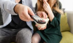 Encuesta del Sernac: Chilenos gastan en promedio $22.809 en plataformas de streaming