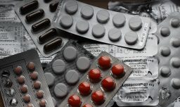 Doctor aclara: ¿Cuáles son los peligros de comprar remedios en el mercado informal?