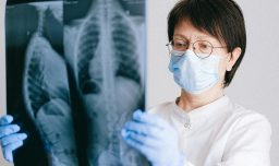 Cirujano de tórax aclara: ¿Cómo afecta el fumar a los pulmones?