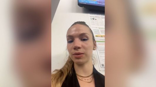 "Empecé a sentir entumecimiento en el músculo": Mujer relata cómo fue ataque con jeringa en festival de música en Francia