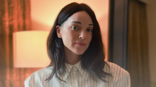 St. Vincent revela cómo surgió su colaboración con Mon Laferte: "He sido fan suya durante años (...) Su voz es perfección"