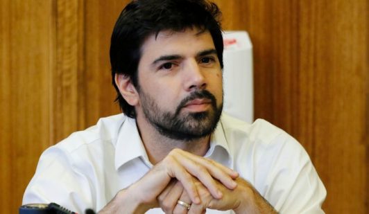 Otro parlamentario en la mira de Fiscalía por presunto fraude al Fisco: Solicitan desafuero de diputado Joaquín Lavín León