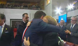 Boric llega al Congreso para su última Cuenta Pública y protagoniza emotivo gesto con Michelle Bachelet