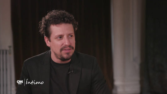 La historia de Paolo Bortolameolli: De un niño que lloró al escuchar una sinfonía a ser el director de la Filarmónica de Santiago