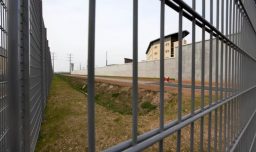 Fuga insólita en cárcel de Francia: Reo se escondió en el bolso de un compañero y logró evadir a los guardias