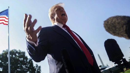 Trump dice que habló con líderes de Tailandia y Camboya y que acordaron negociar un alto al fuego