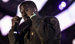 Exasistente personal de Kanye West lo acusa de agresión y tráfico sexual