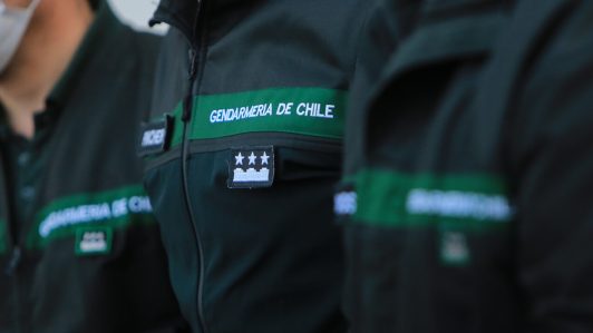 Venta de curantos a internos en penal de Puerto Montt: Gendarmería suspende a cuatro funcionarios y activa sumario