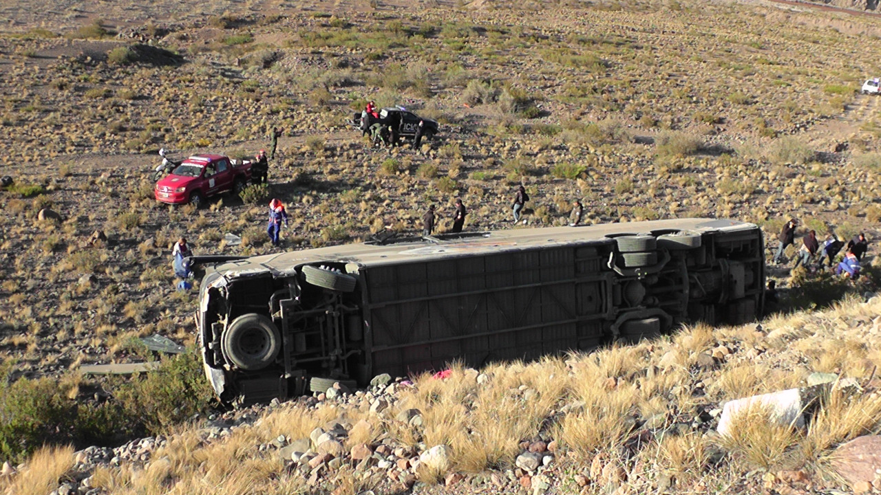 Al menos cuatro fallecidos deja accidente de bus argentino en Taltal: Vehículo iba en dirección a Bolivia