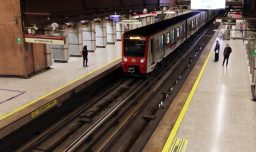 Metro informa funcionamiento parcial de la Línea 1 por persona en la vía