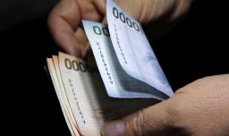 “Hay que bajar la sensación de ser rico por unos días”: Experta entrega claves para ahorrar sueldo y evitar quedarse sin dinero