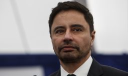 Carter por denuncia de Matthei: "Convertir esto en la madre de todas las batallas facilita el triunfo del PC"