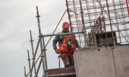 Sector inmobiliario alerta por eliminación de UF en créditos hipotecarios: "Sería una lápida"