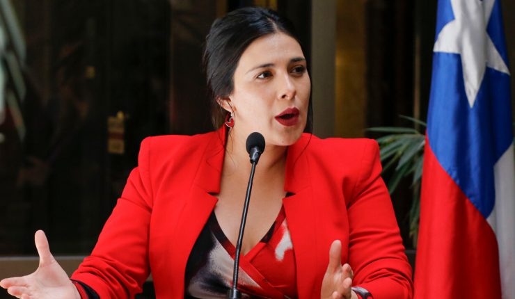 Karol Cariola declara como imputada en Caso Chinamart Karol Cariola declara como imputada en Caso Chinamart