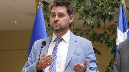 Manouchehri en debate por multas al no votar: "No queremos que nuestra política sea de arepa y ron"