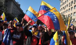 Gobierno venezolano plantea vuelos desde Bolivia para recoger a migrantes en Chile y Perú