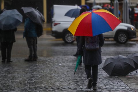 Sistema frontal dejará hasta 100 milímetros de lluvia: ¿Desde qué hora y hasta cuándo precipitará?