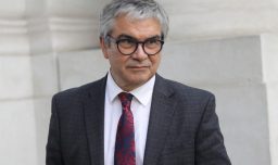 Ministro Marcel fue víctima de fraude mientras se encontraba de gira en España: Transacciones se hicieron desde Chile