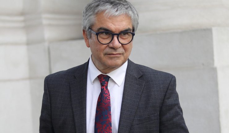 Ministro Marcel sufre fraude durante gira en España