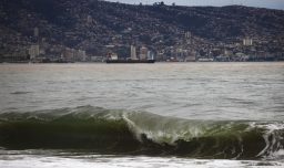 Marejadas en Chile: Armada emite aviso para costas desde el Golfo de Penas hasta Arica