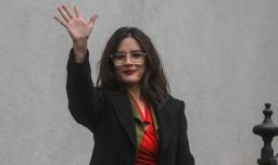 Ministra Vallejo en su llegada a La Moneda tras postnatal: “No me voy a ninguna parte”