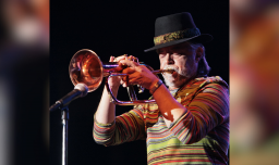 Murió Chuck Mangione, reconocido músico de jazz y ganador del Grammy, a los 84 años