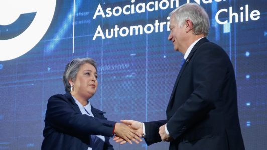Cadem: Kast lidera intención de voto con 30% mientras Jara se mantiene como fuerte contendora