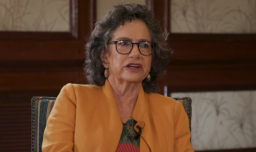 Susan Neiman y su balance de los seis meses de Trump: “La democracia no está en peligro, la están demoliendo”