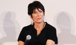 Ghislaine Maxwell, cómplice de Epstein, ofrece testificar pero con condiciones y pide anular su condena