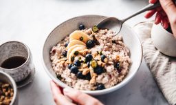 "Fibermaxxing": La tendencia nutricional de TikTok que los expertos respaldan