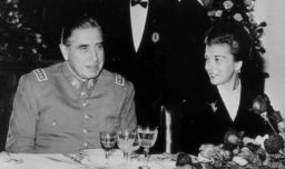 Documentos desclasificados revelan que el presidente argentino Juan Domingo Perón vendió armas al régimen de Augusto Pinochet
