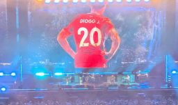 El emocionante homenaje de Oasis a Diogo Jota en su regreso a los escenarios