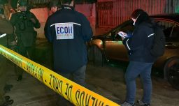 Encuentran cadáver al interior de un automóvil abandonado en Recoleta