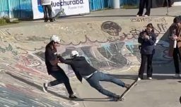 Video: La estrepitosa caída de Gonzalo Durán tras subirse a una patineta