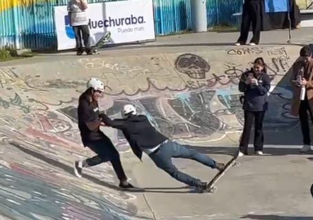 Video: La estrepitosa caída de Gonzalo Durán tras subirse a una patineta
